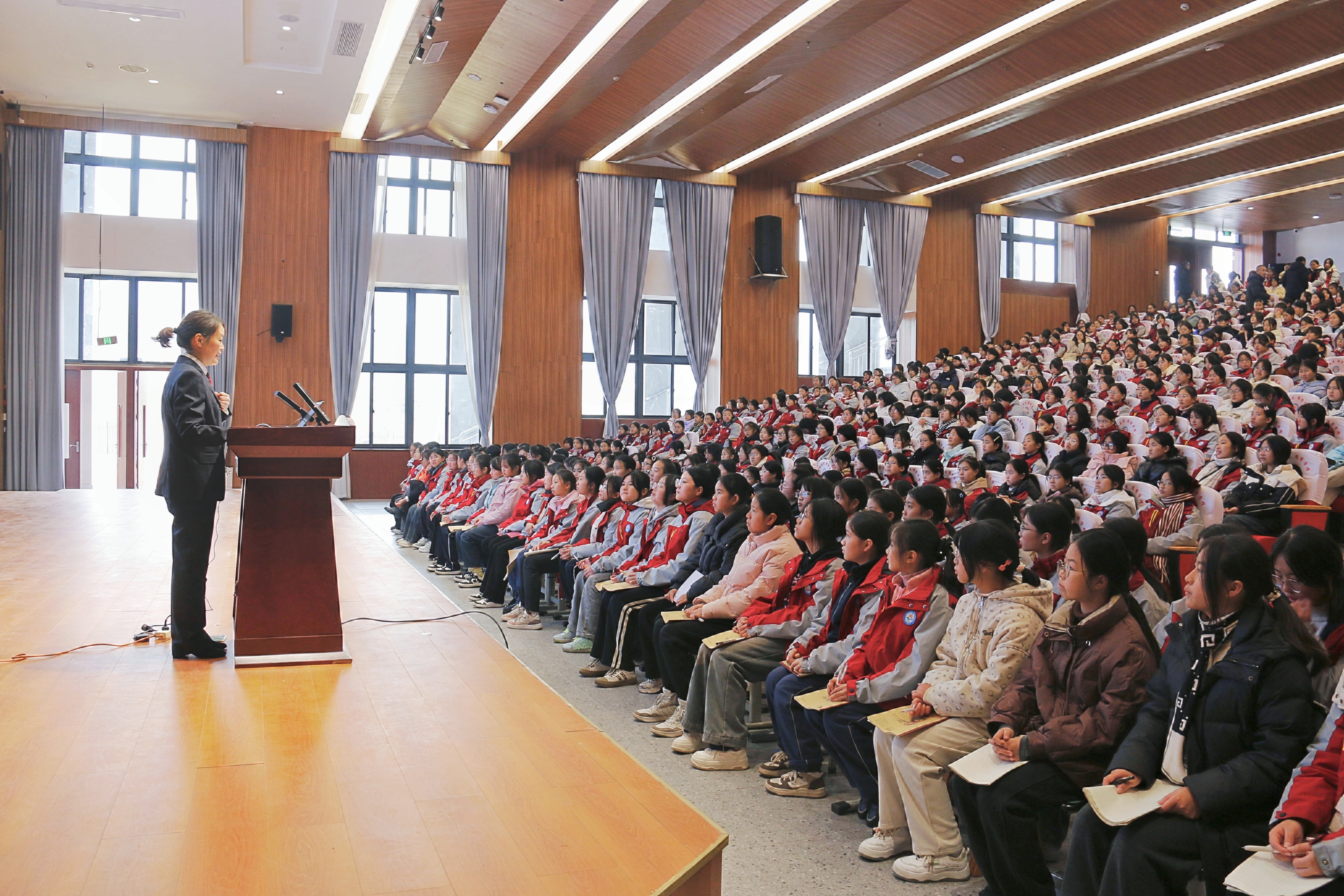 我院开展“未成年人自我保护普法巡讲”活动