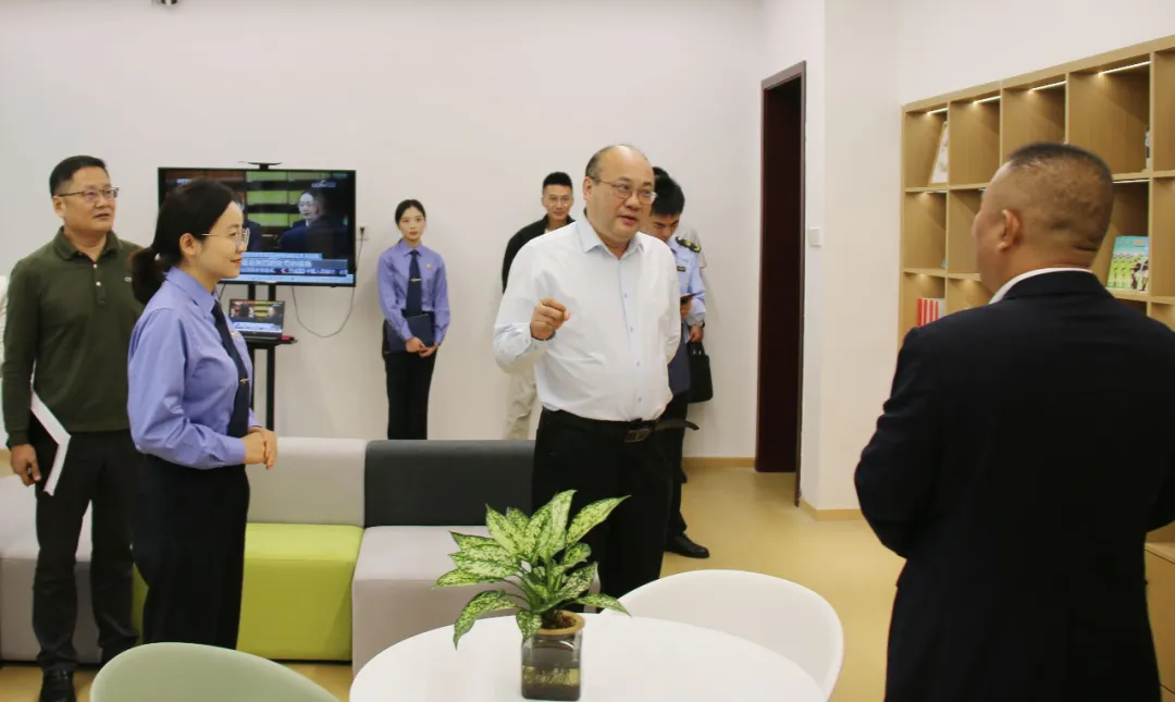秦辉富到临渡学校开展专门教育工作调研